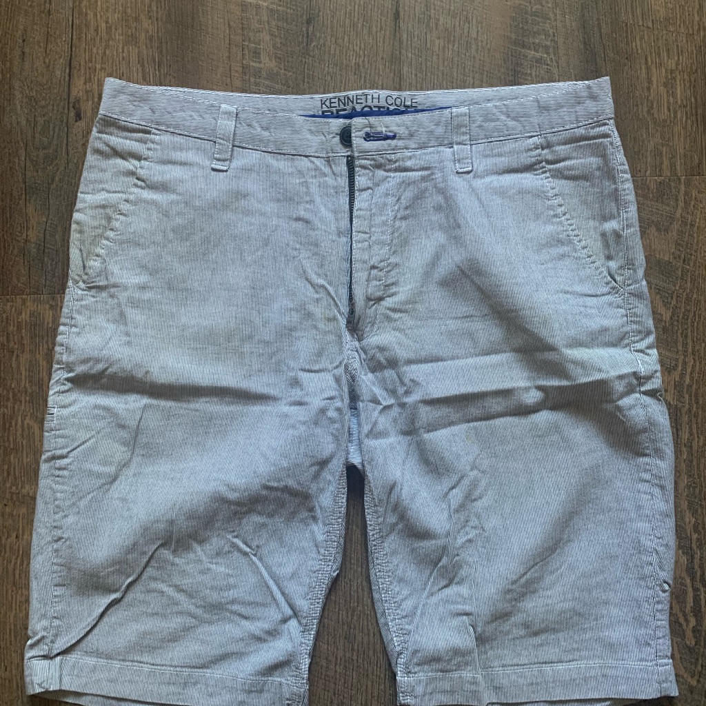 Mens Kenneth Cole Reaction, Size 34, White And Blue Pinstripe Shorts